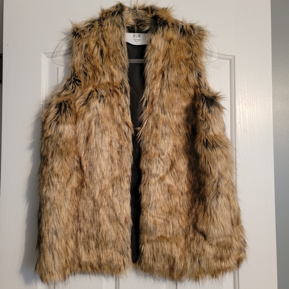 parkes run Jackets & Blazers - Parkes Run Faux Fur Vest in Tan